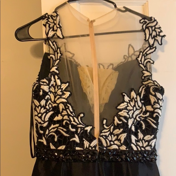Mac Duggal Black and white gown - Picture 2 of 3